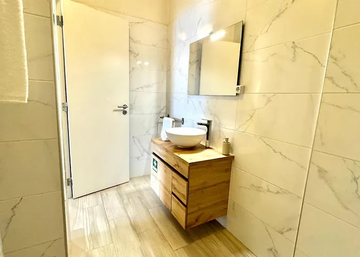 Da Rocha, 5-f, Charming With Air Conditioning - Patio Da Rocha By Ig Daire *