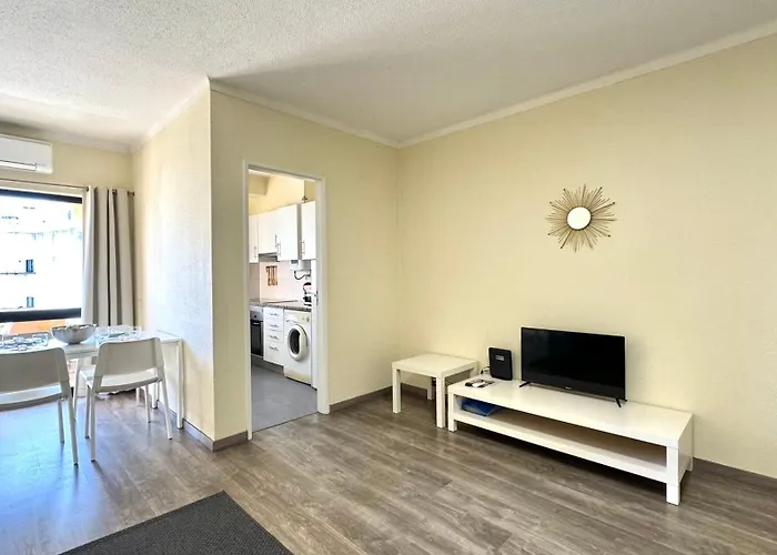 Da Rocha, 5-f, Charming With Air Conditioning - Patio Da Rocha By Ig * Portimão